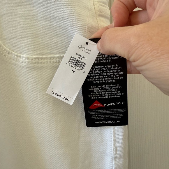 Old Navy Women's White Skinny Jeans - Picture 2 of 6